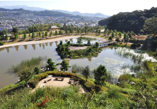 東三河の風景をテーマにした広大敷地がある「東三河ふるさと公園」徒歩13分